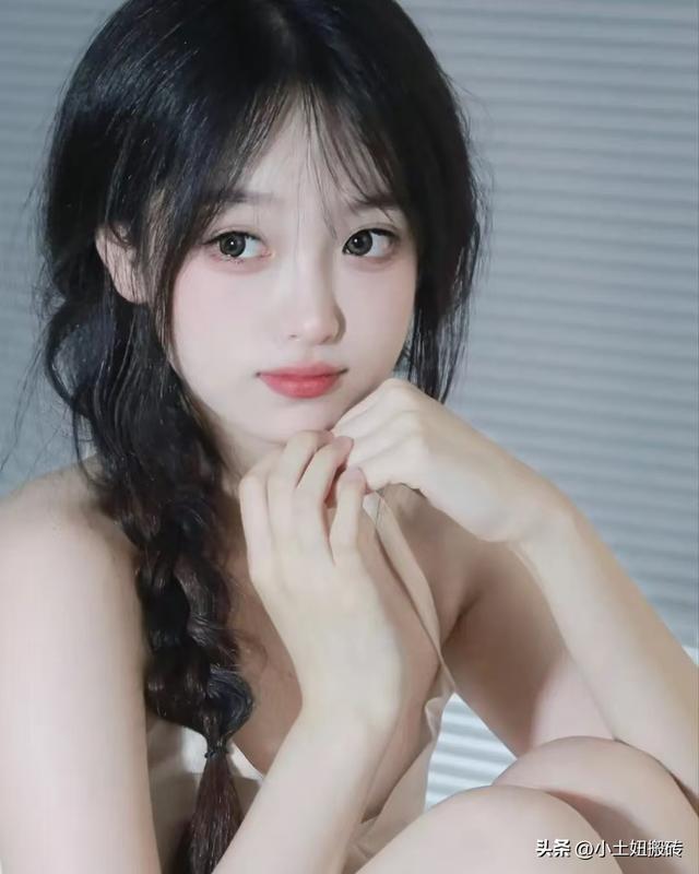 甘肃兰州一校花，楚楚动人，我见犹怜，这气质堪称校园白月光