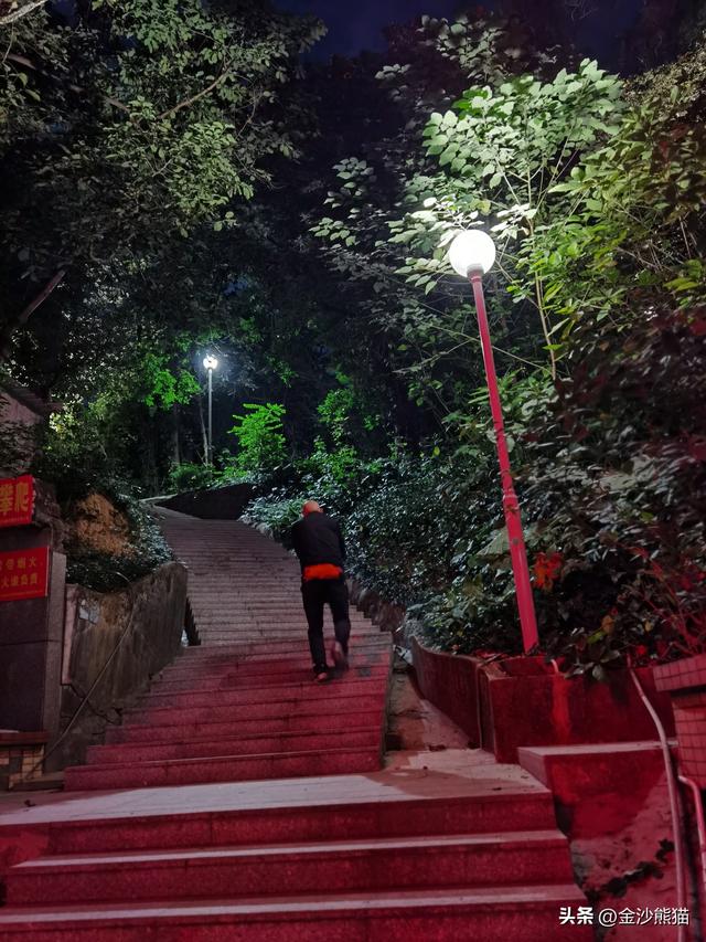 夜宿新会 登象山 抵广东大泽 10元双人早餐 双龙连续第三年千里骑行20