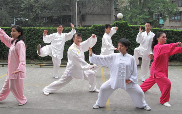 练了十多年才理解：太极拳的“松”，不是软，是卸掉地球引力！