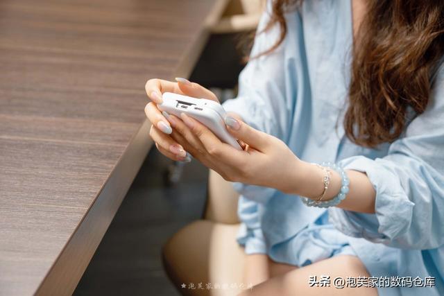 大概是目前最好的小折叠 小米MIX Flip2体验 PK三星Z Flip7优势不小
