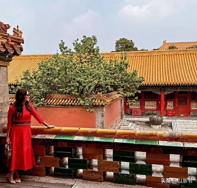 故宫为她开放！塞尔维亚第一夫人穿中国红北京一日游，美得不像话