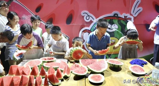 夜游桔乡新玩法：南丰“白+黑”文旅盛宴点燃盛夏激情