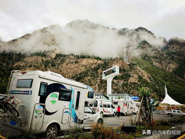 车轮上的家：房车自驾旅行生活全指南