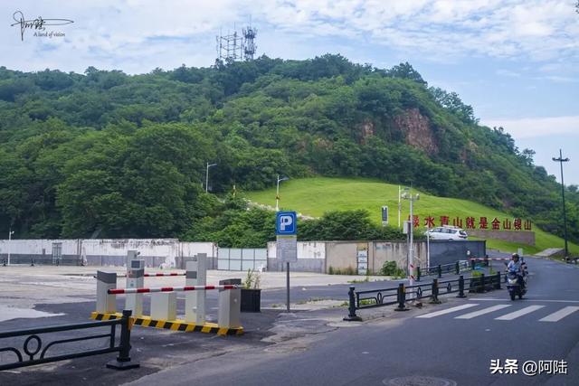 临崖而建的萧山福庆寺,来历有点神秘却香火旺盛,当地影响力甚广