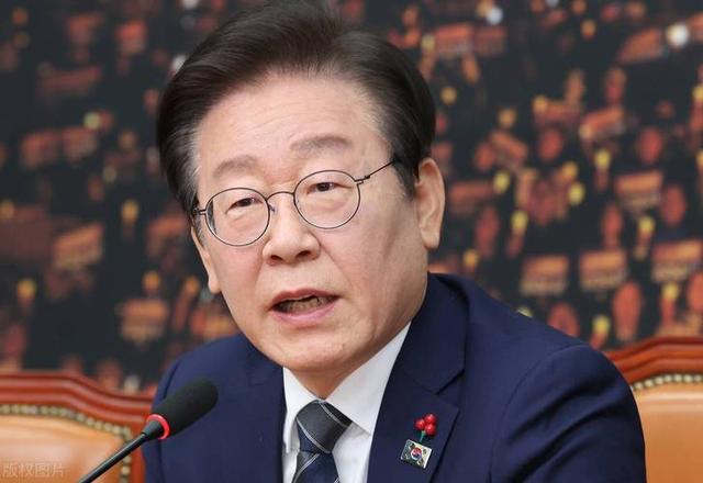 得知中国不怕关税重回3位数，特朗普态度大变，用4个字定调一切