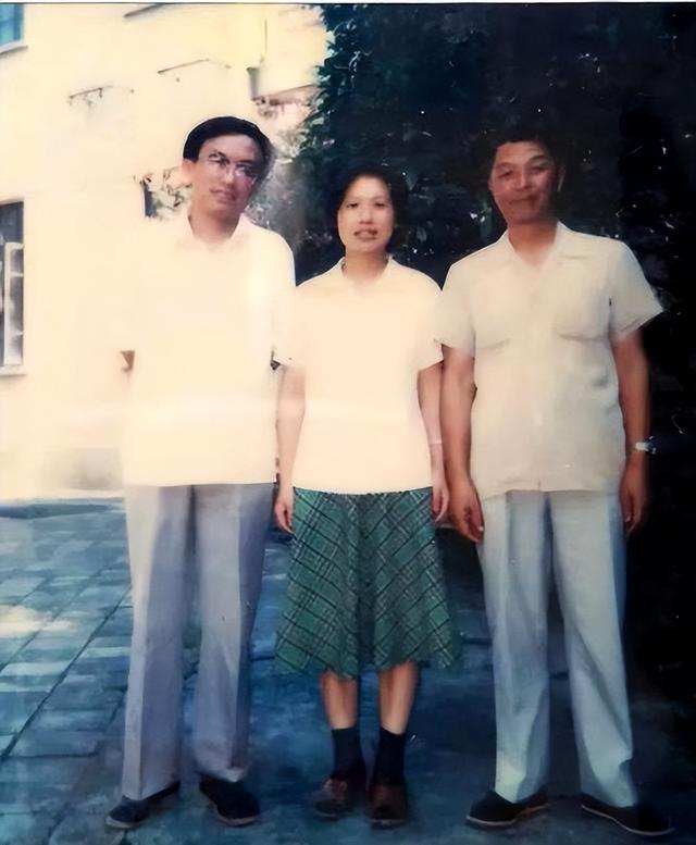 他曾是胡书记的得助手，担任过贵州省委书记，临终请求葬回故乡