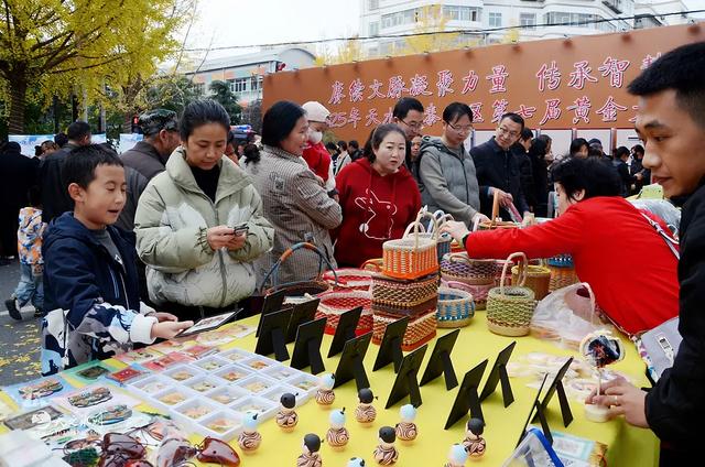 天小仙文创亮相天水黄金大道，为古城注入新活力