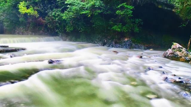 漫步嘉陵江峡谷群景区 定格时光里的风景画卷