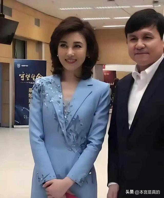 有人说，她是央视镇台之宝，也是央视第一美人，我想说周涛呢