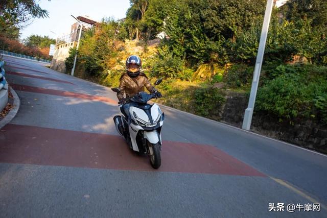 迎着阳光 向着南山 与鸿150S奔跑在城市和山野之间