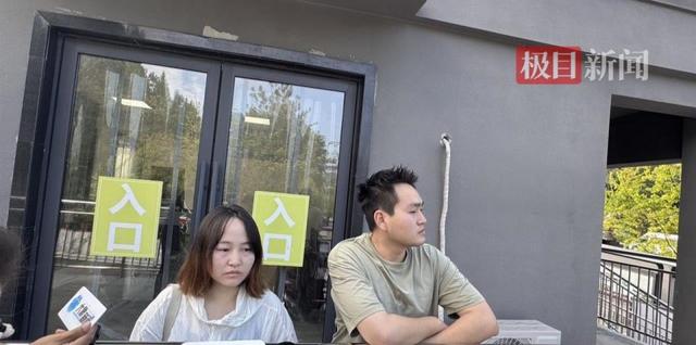 男子毒杀儿女出庭受审！逼喝3瓶农药，孩子挣扎抓烂床，父亲冷眼拍照