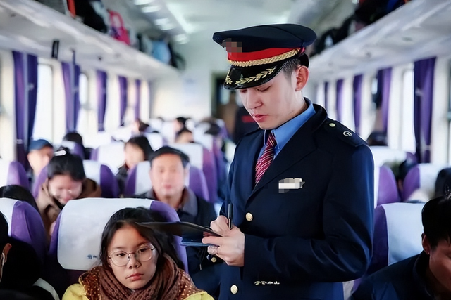 拉萨火车站为什么禁止拍照？明明都是火车站，它为何却如此特殊？