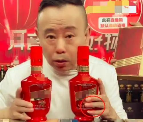 时隔二十多年，嘎子和英子再重逢，两人的差距早就天差地别