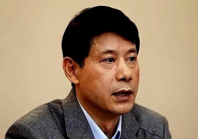 毁了王治郅，逼姚明退役，他凭一己之力让中国篮球倒退了二十年！