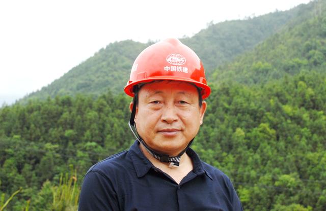 吕奎元：从铁道兵战士到中国作协会员
