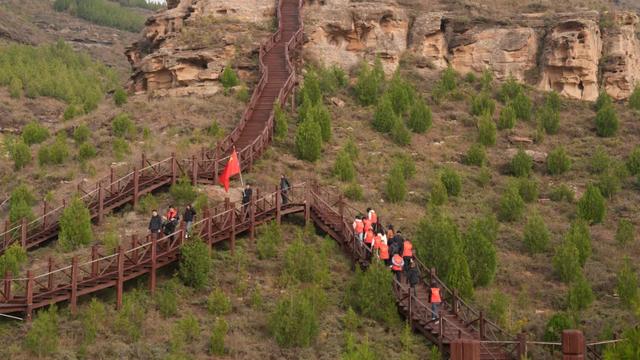 九九重阳·超越自我·共攀新高——佳县人民检察院开展重阳登山活动