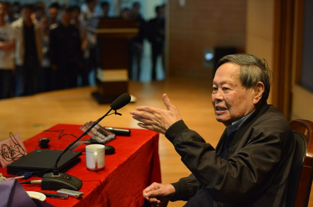 杨振宁的年薪到底有多高？知道真实数据后	，才发现对他误解太深