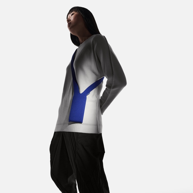 热搜第一，iPhone Pocket 是智商税？1299 元买块布，苹果又在收割谁