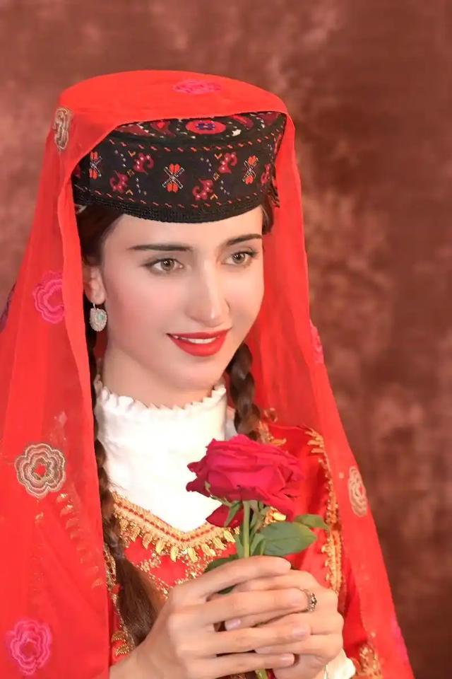 中国唯一的白种人民族：不与外族人通婚，热爱祖国自愿守卫边疆