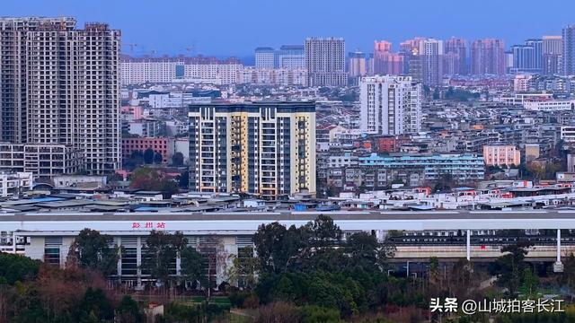 四川建有三环路的宝藏县级城市，物产丰饶方言特别，好吃又好玩！
