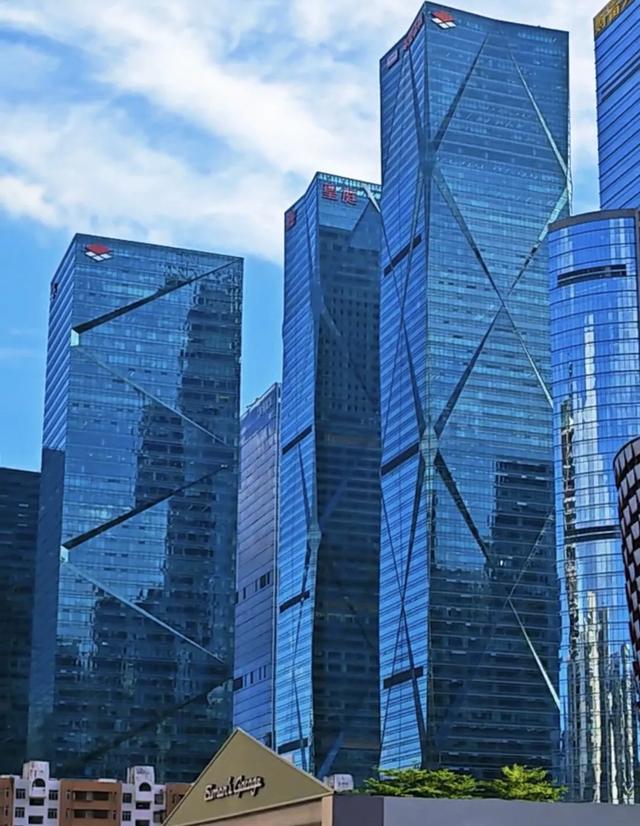 实拍深圳商务中心区摩天楼最密集区域，天际线真壮观！