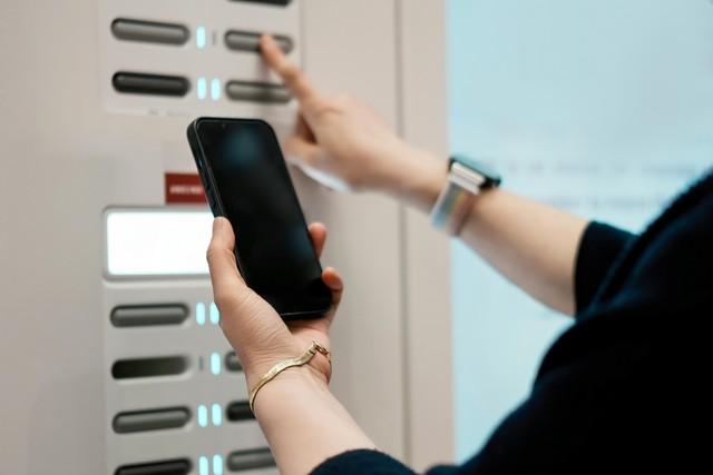 AI 狂飙：科技盛宴背后，隐私与伦理的警钟如何敲响？