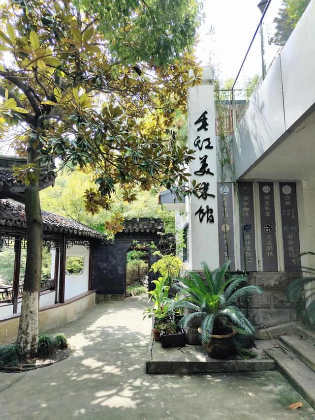 在苏州吴江的清幽公园，邂逅江南的初秋的一阵风！