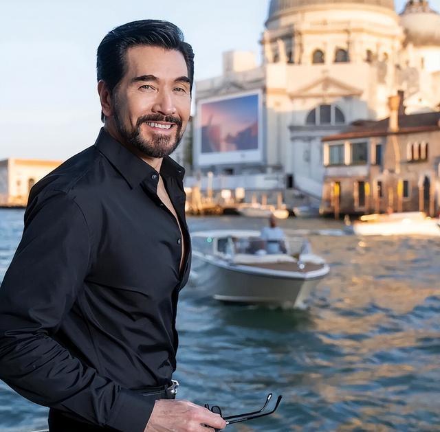 钱再多有什么用？64岁费翔不婚不育，终究为他“年少轻狂”买了单