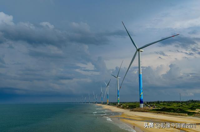 海南文昌：木兰湾风车海岸风光旖旎美如画