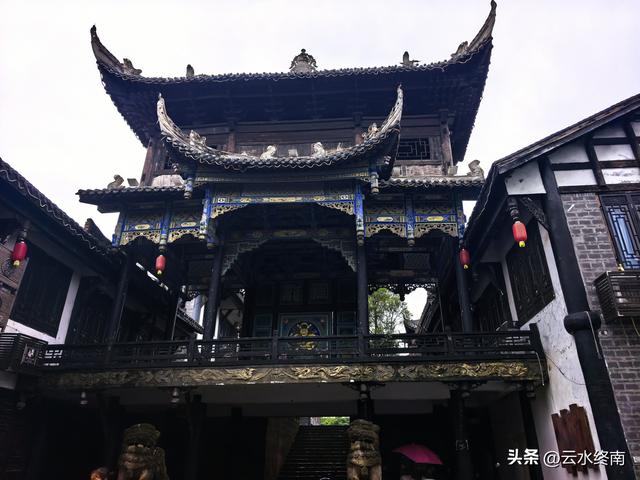 说这里是“川中第一镇”有些夸张，但是美食还是挺多，闲转还可以