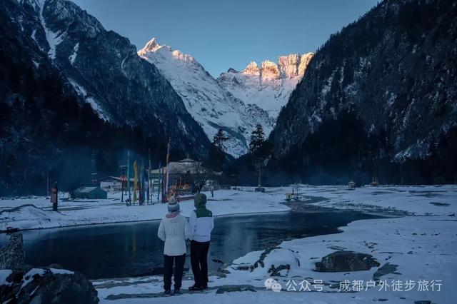 云南旅游-雨崩 | 赏梅里日照金山，徒步世外桃源雨崩村