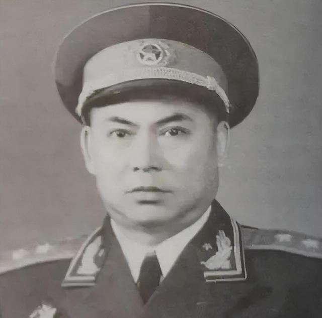 1975年陈锡联探望周恩来，周恩来忍痛哭诉道：不是我要关温玉成的
