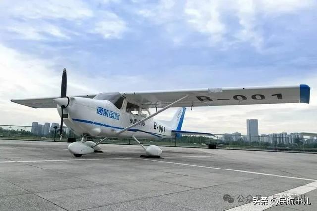 我国自主研制小鹰700飞机获颁型号合格证