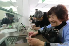 为何银行定期存款到期，银行却不让取钱？很多人还被“蒙在鼓里”图片