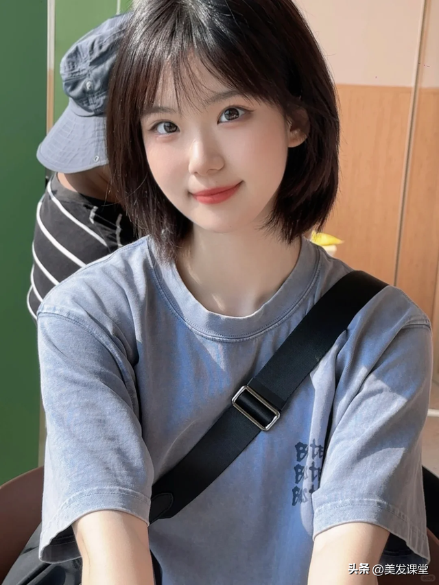 好看的短发：超显脸小，小个子，脸大剪了也很美