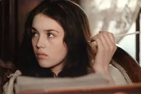 “破碎感美人”阿佳妮：2次未婚生子，3次被抛弃，美貌消失殆尽图片