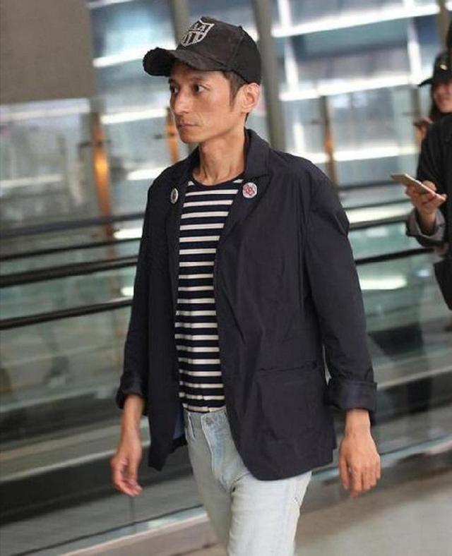 从主持人到"精神病"，49岁无妻无子的李维嘉，给不婚人士提了个醒