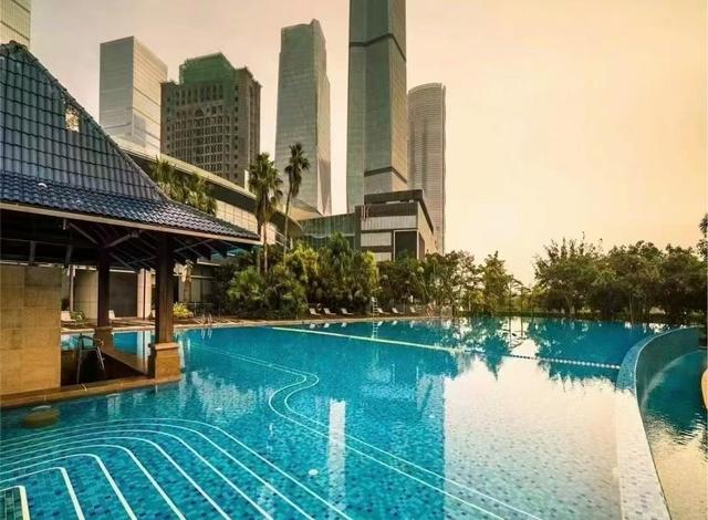 厦门国际会议中心酒店，拥有520间客房和套房，与金门岛近在咫尺