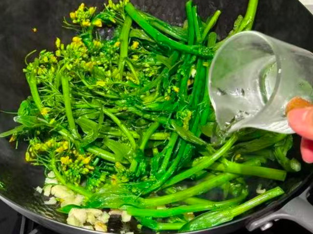 冬天，使劲吃这菜，一排毒、二润肺、三清肝、四强体质，别不懂吃