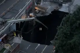 成都地铁13号线在建工程凌晨路面坍塌，现12米宽大坑，附近居民紧急疏散图片