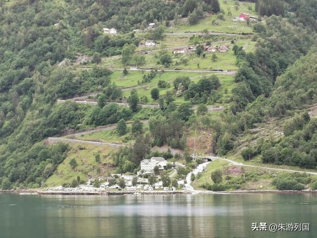在挪威峡湾，一天三次轮渡，带来的震撼体验