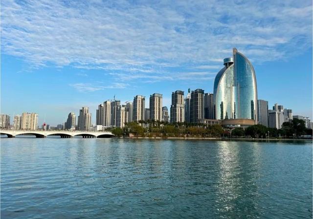 厦门源昌凯宾斯基大酒店，建筑高度197.6米，曾是福建最高的酒店