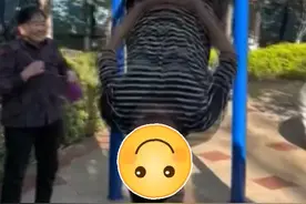 很多年轻人都做不到！67岁昆明阿姨健身器上“倒挂金钩”，众人惊叹图片