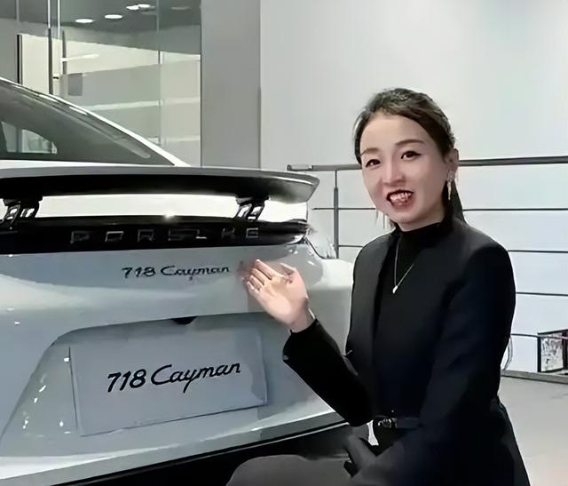 保时捷女销冠后续，1年前生活照朋友圈被扒，家境丈夫职业被曝光