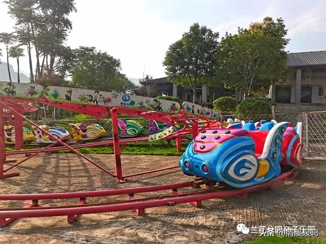 半坡寻幽，客栈栖心——秋访九福兰园