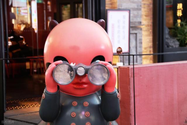 太原钟楼街各式卡通雕塑惹人爱