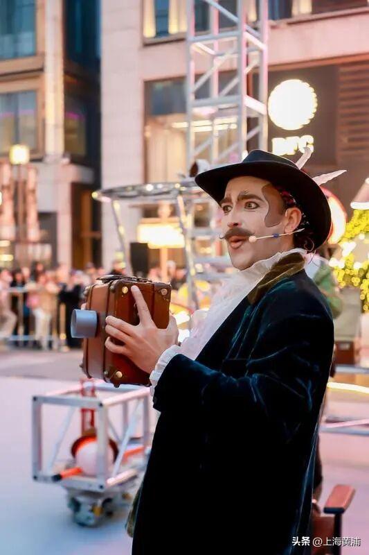 外滩这里人气“爆爆爆”！300㎡真冰滑冰场+马戏表演，冬日嘉年华梦幻启航啦！