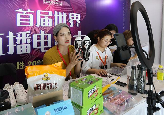 15天凉透一个网红！平台“周而复始”式收割，至少能玩4万年！