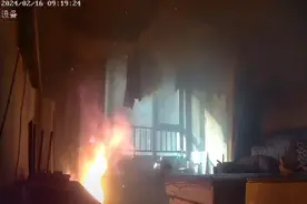 14秒内爆炸5次！男子慌乱逃生图片