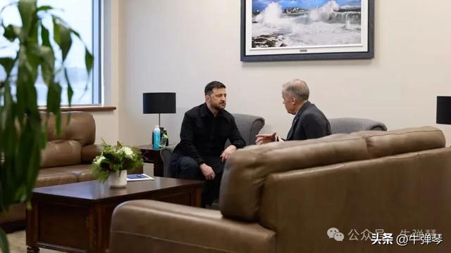 普京突然穿上了军装